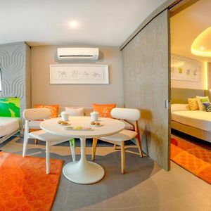 Swim-Up Oceanfront King Suite